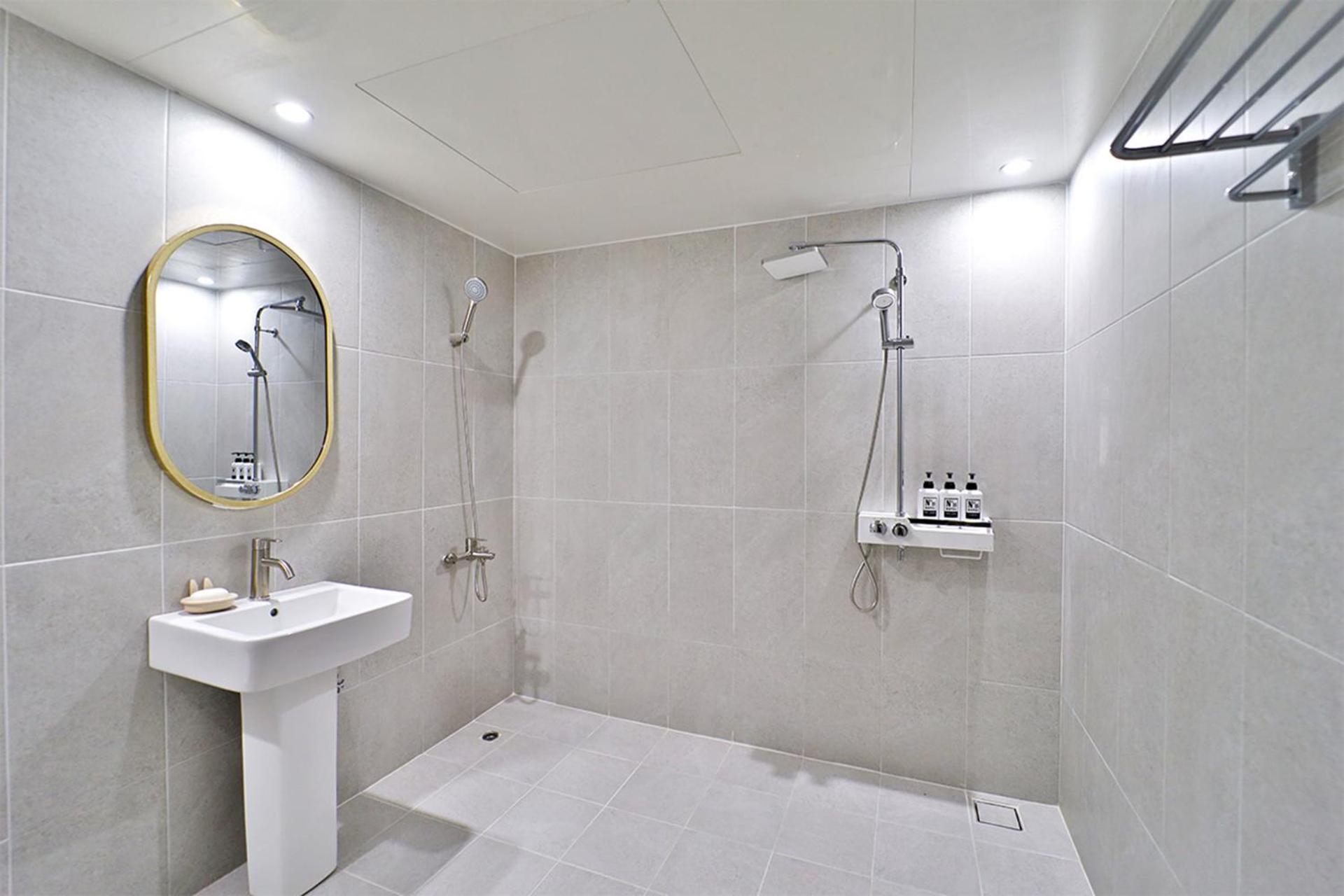 Calm Rest Hotel Busan Sasang Ngoại thất bức ảnh